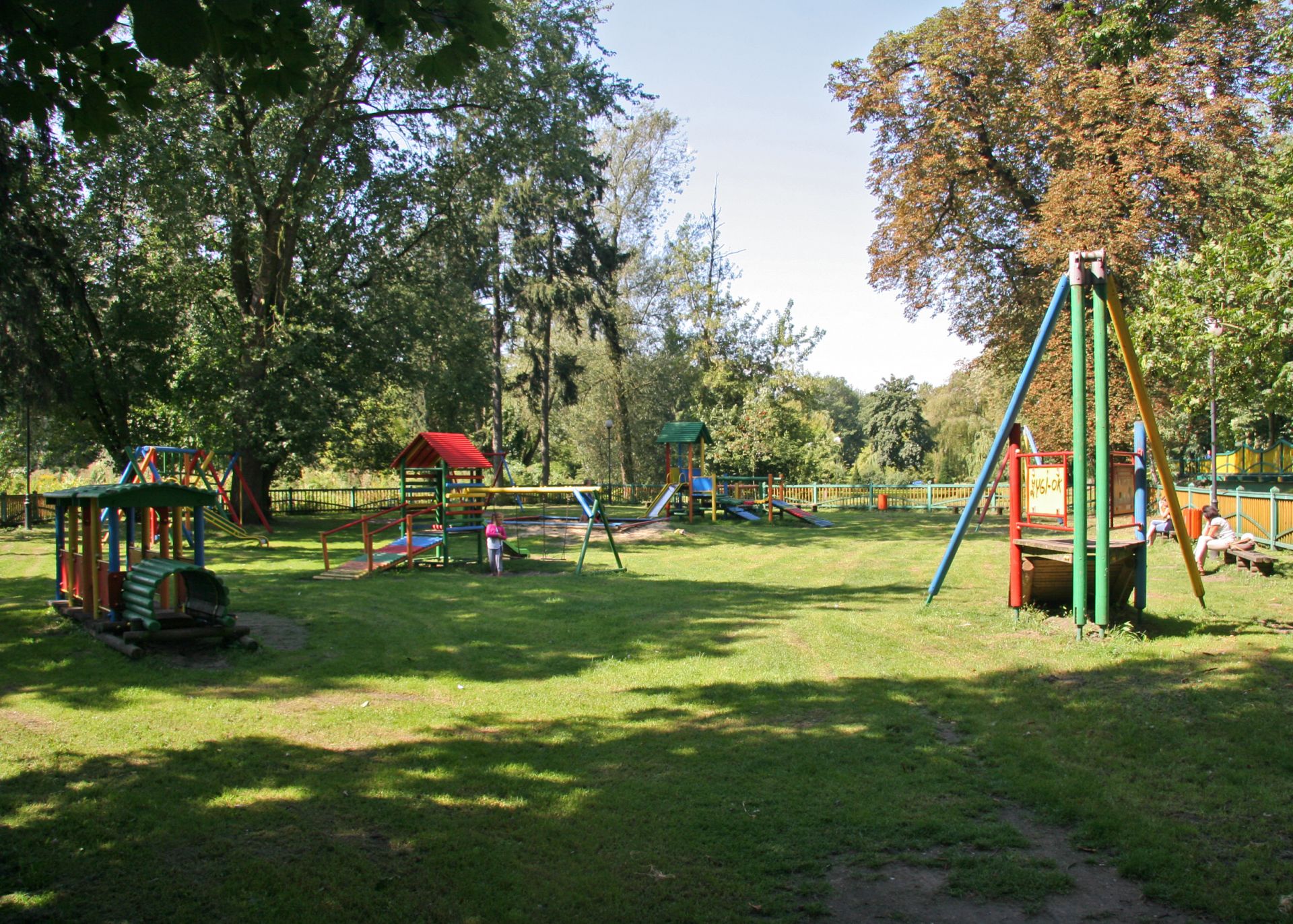 PARK MIEJSKI W RAWIE MAZ. (4)