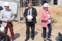 11 - na placu budowy burmistrz P. Irla, starosta J. Matysiak, Przewodniczca Rady Powiatu M. Charka