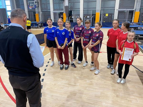 Fotogaleria - Komunikat końcowy Półfinału Wojewódzkiego Igrzysk Dzieci i Młodzieży Szkolnej w tenisie stołowym dziewcząt i...